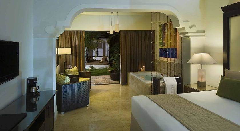 habitación para luna de miel del hotel Melia Caribe Tropical
