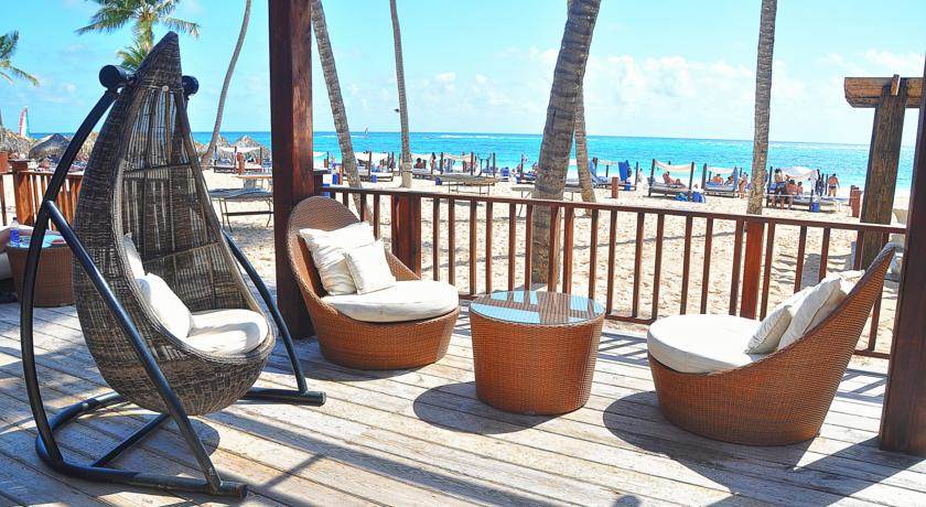 terra con vistas del hotel para parejas Punta Cana Princess