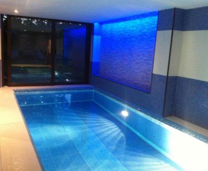 Foto de la piscina interior disponible todo el año de este alojamiento.