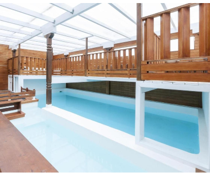 Hermosa piscina interior techada de la casa Oliwood Beach en Oliva