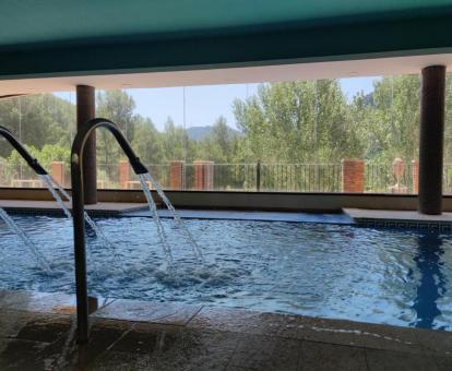 Foto de la piscina cubierta del spa del hotel abierta todo el año.