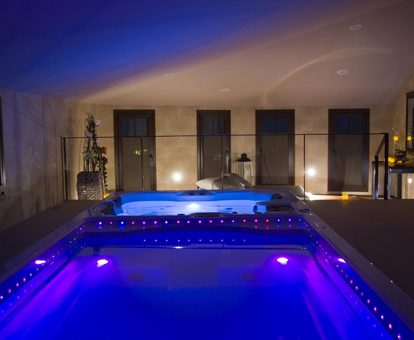 Foto del spa con jacuzzi privado en el hotel de 4 estrellas Cal Barber de Tarragona