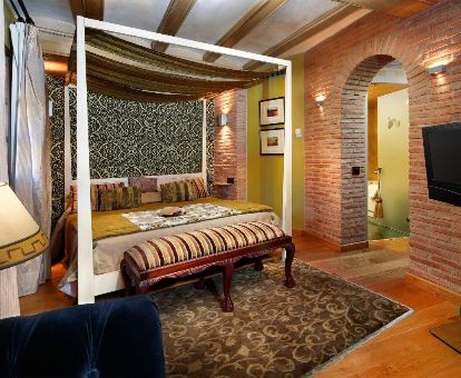 Una de las elegantes habitaciones de estilo clásico de este coqueto hotel solo para adultos.
