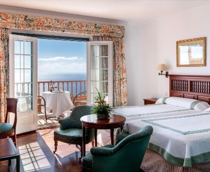 Dormitorio con terraza privada y maravillosas vistas de este precioso parador.