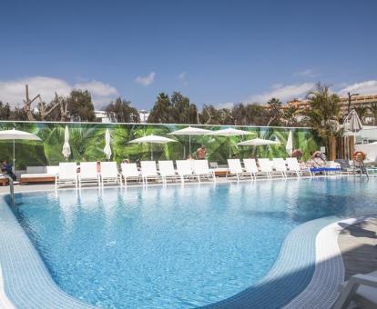 Foto de las piscinas de este hotel en zona turística.