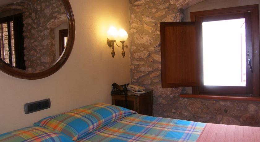 Fonda Cal Blasi, Hotel rural de estilo rústico solo para adultos en la Costa Dorada