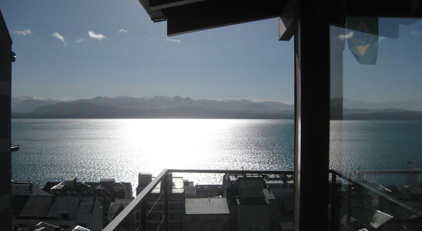 vistas al lago desde el hotel solo para adultos en bariloche