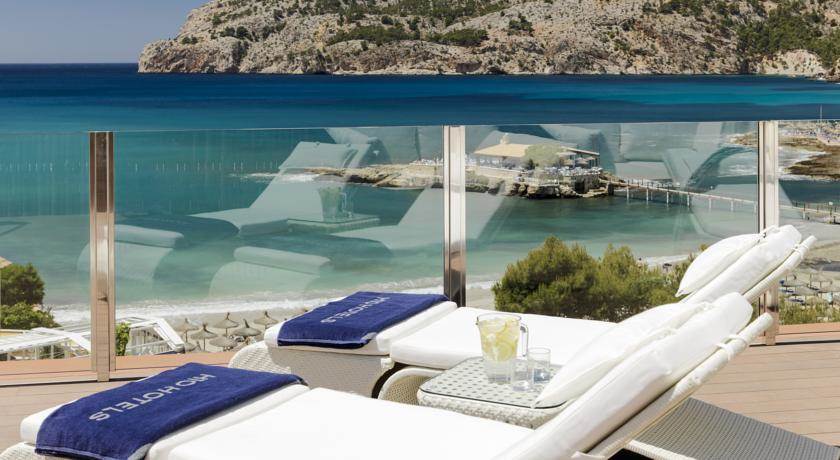 Piscina del hotel H10 Blue Mar