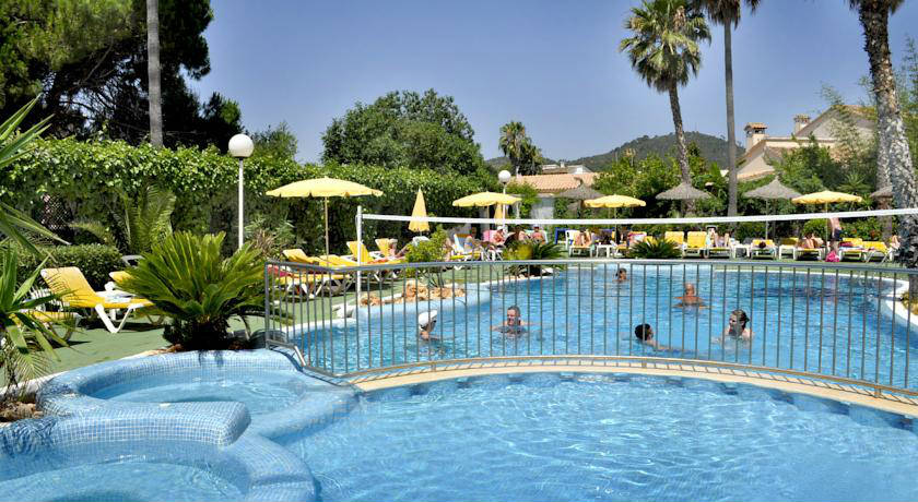 Piscina del hotel Solo para Adults Catalonia Consul