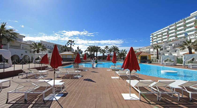 piscina exterior del Hotel Ushuaia