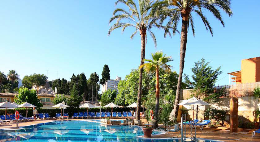 Piscina Resort Valetin Reina Paguera Adults Only