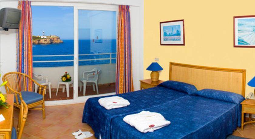 habitacion con vistas al mar Hotel JS Cape Colom