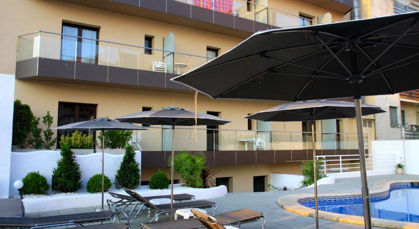 Piscina del Hotel Petit Palau en Girona