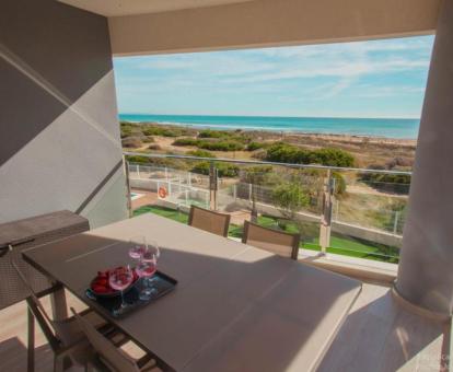 Foto de las instalaciones de este apartamento con vistas al mar.