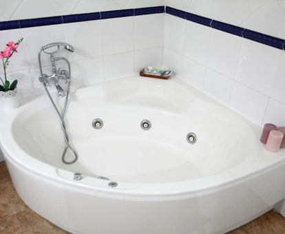 Foto de la bañera de hidromasaje que se encuentra en el hotel A Posada de Tembleque