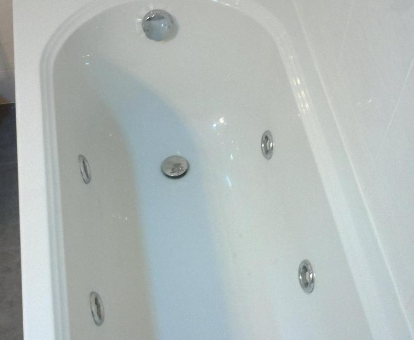 Foto de detalle de la bañera de hidromasaje