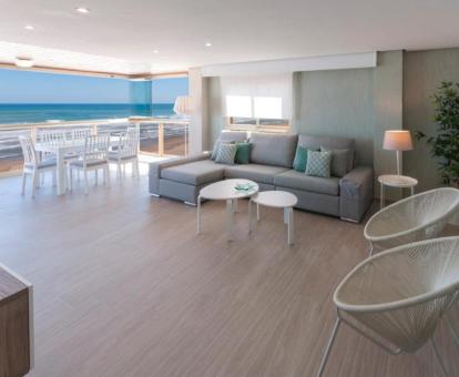 Foto de uno de los modernos apartamentos con impresionantes vistas al mar.
