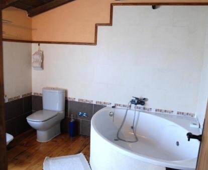 Foto de la bañera de hidromasajes privada del apartamento para dos personas.