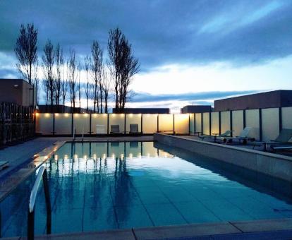 Foto de la piscina al aire libre disponible todo el año de este maravilloso alojamiento.