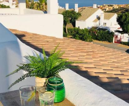 Foto de la terraza con vistas al mar del apartamento.