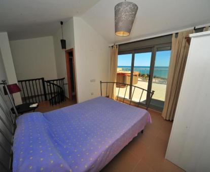 Foto de las instalaciones de este apartamento con vistas al mar.