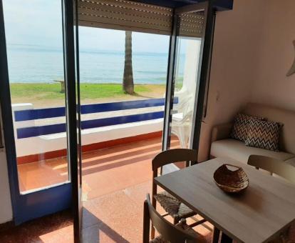 Foto de las instalaciones de este hotel con vistas al mar.