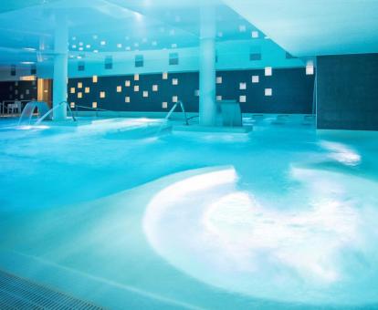 Foto de la piscina de hidroterapia del spa del hotel.