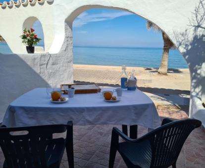 Foto de las instalaciones de este hotel con vistas al mar.