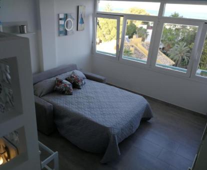 Foto de las instalaciones de este hotel con vistas al mar.