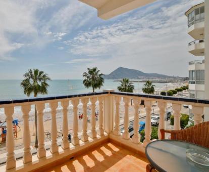 Foto de las instalaciones de este hotel con vistas al mar.