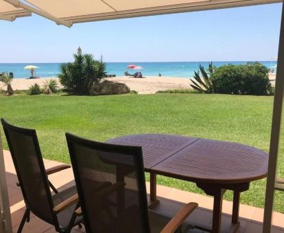 Foto de las instalaciones de este hotel con vistas al mar.