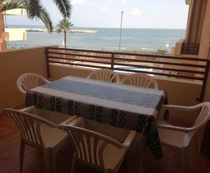 Foto de las instalaciones de este hotel con vistas al mar.