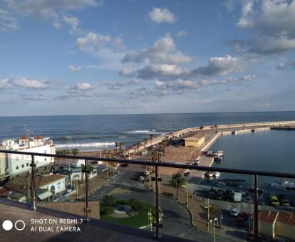 Foto de las instalaciones de este apartamento con vistas al mar.