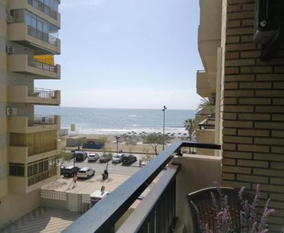 Foto de las vistas al mar desde el balcón de este apartamento.