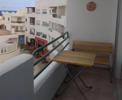 Foto de las instalaciones de este hotel con vistas al mar.