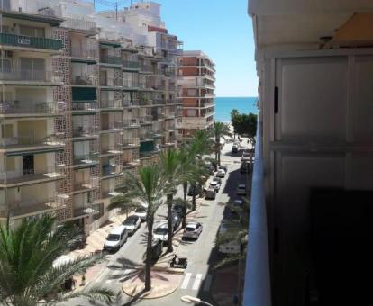 Foto de las instalaciones de este hotel con vistas al mar.