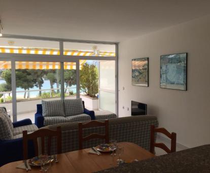 Foto de las instalaciones de este apartamento con vistas al mar.