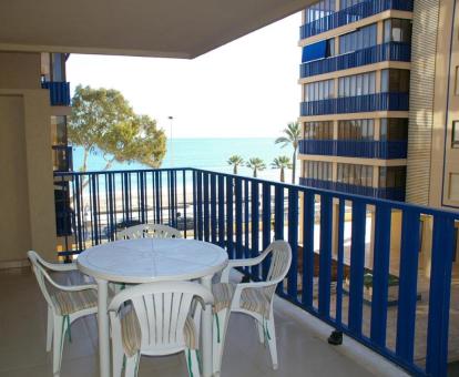 Foto de las instalaciones de este hotel con vistas al mar.