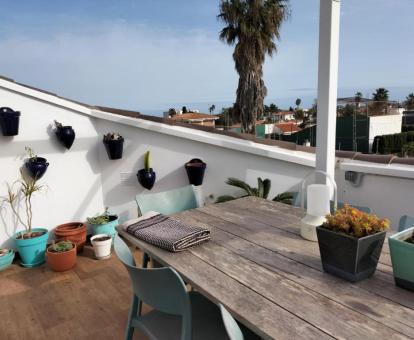 Foto de las instalaciones de este hotel con vistas al mar.