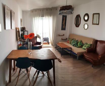 Foto del interior de este encantador apartamento con vistas al mar.