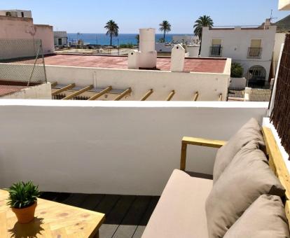 Foto de las instalaciones de este hotel con vistas al mar.