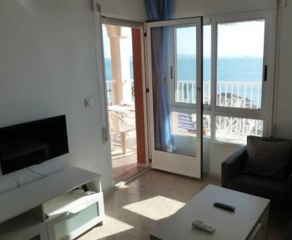 Foto de las instalaciones de este apartamento con vistas al mar.