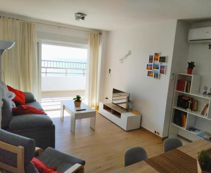 Foto de las instalaciones de este apartamento con vistas al mar.