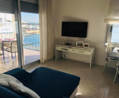 Foto de las instalaciones de este hotel con vistas al mar.