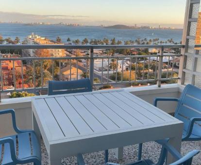 Foto de las instalaciones de este apartamento con vistas al mar.