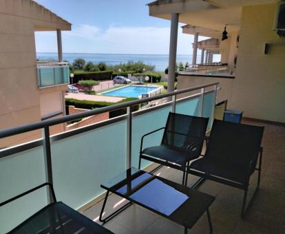 Foto de las instalaciones de este hotel con vistas al mar.