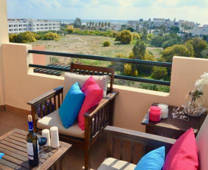 Foto de las instalaciones de este hotel con vistas al mar.