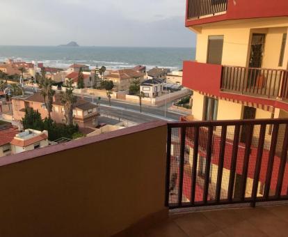 Foto de las instalaciones de este apartamento con vistas al mar.