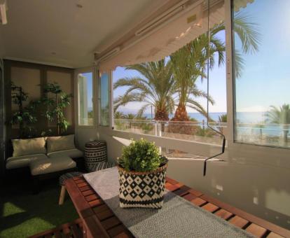 Foto de las instalaciones de este apartamento con vistas al mar.