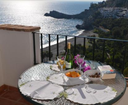 Foto de las instalaciones de este hotel con vistas al mar.